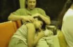 Zorra mamando en el tren